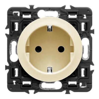 Розетка с заземлением и защитными шторками винтовые зажимы Legrand Celiane слоновая кость