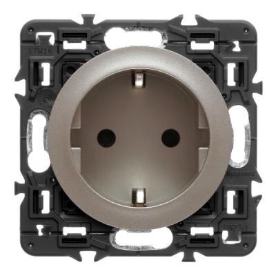 Розетка с заземлением и защитными шторками винтовые зажимы Legrand Celiane титан