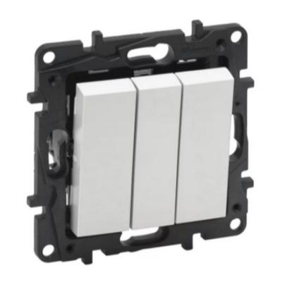 Выключатель трехклавишный Legrand Niloe Step белый