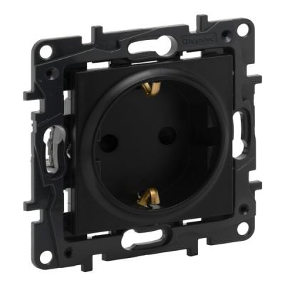Розетка с заземлением и защитными шторками безвинтовые зажимы Legrand Niloe Step черный