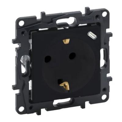Розетка комбинированная с заземлением, защитными шторками и встроенным зарядным устройством USB type C безвинтовые зажимы Legrand Niloe Step черный