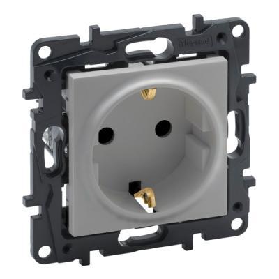 Розетка с заземлением и защитными шторками безвинтовые зажимы Legrand Niloe Step алюминий