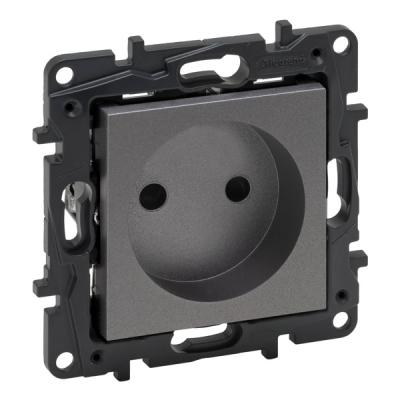 Розетка без заземления с защитными шторками винтовые зажимы Legrand Niloe Step сталь