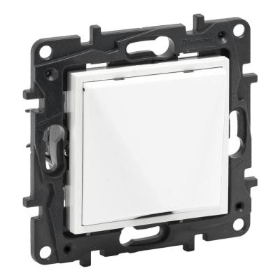 Вывод кабеля Legrand Niloe Step белый